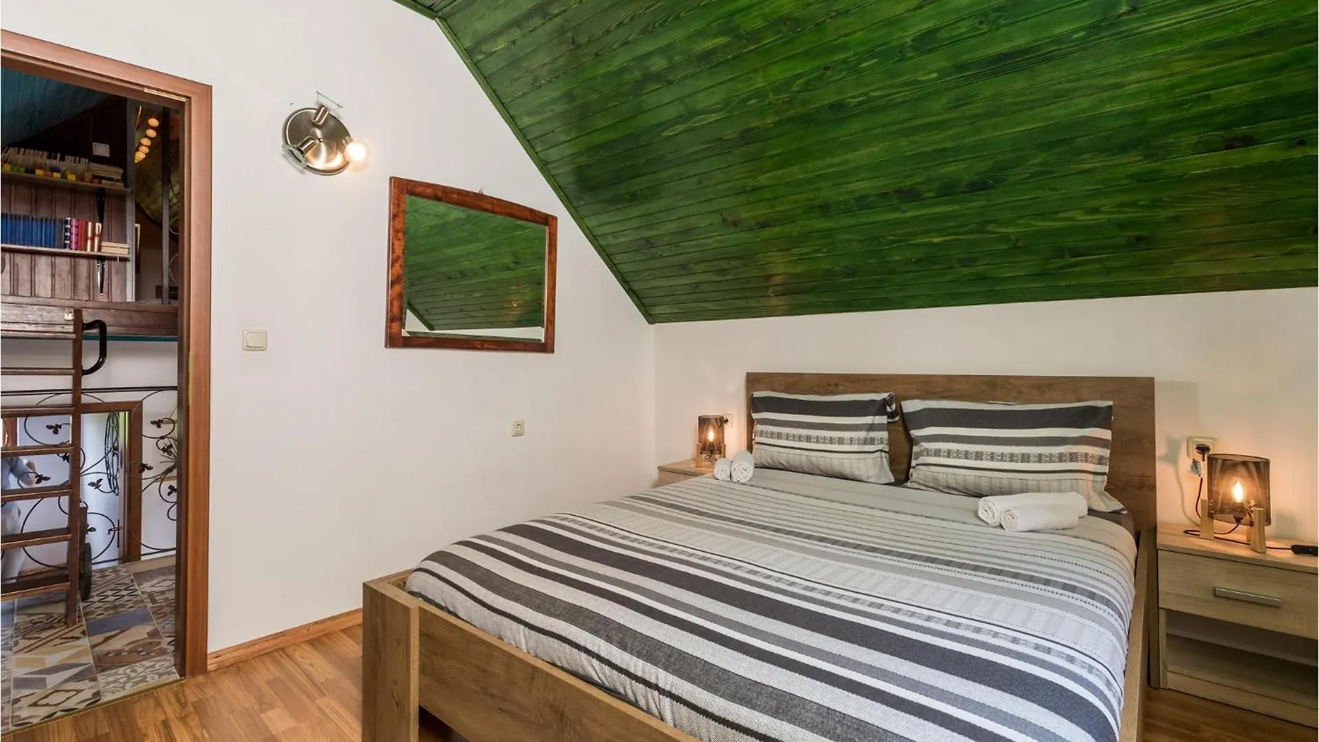 Awesome Home In Stari Laz With Kitchen Croácia